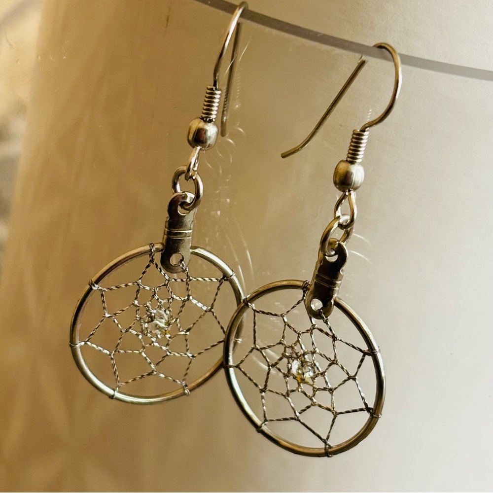 80/90's Silver Dream Catcher Earrings - Spiderweb Dangle Earrings - Silver Drops